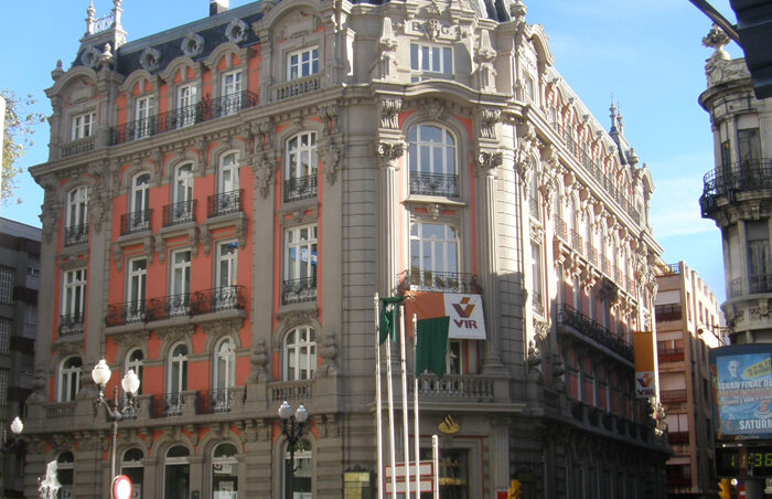 rehabilitación edificio antiguo Banco de Gijón
