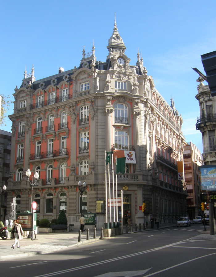 rehabilitación edificio antiguo Banco de Gijón