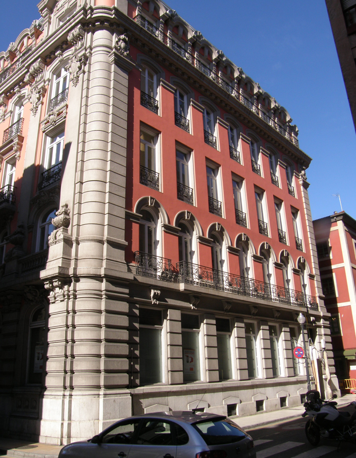 rehabilitación edificio antiguo Banco de Gijón